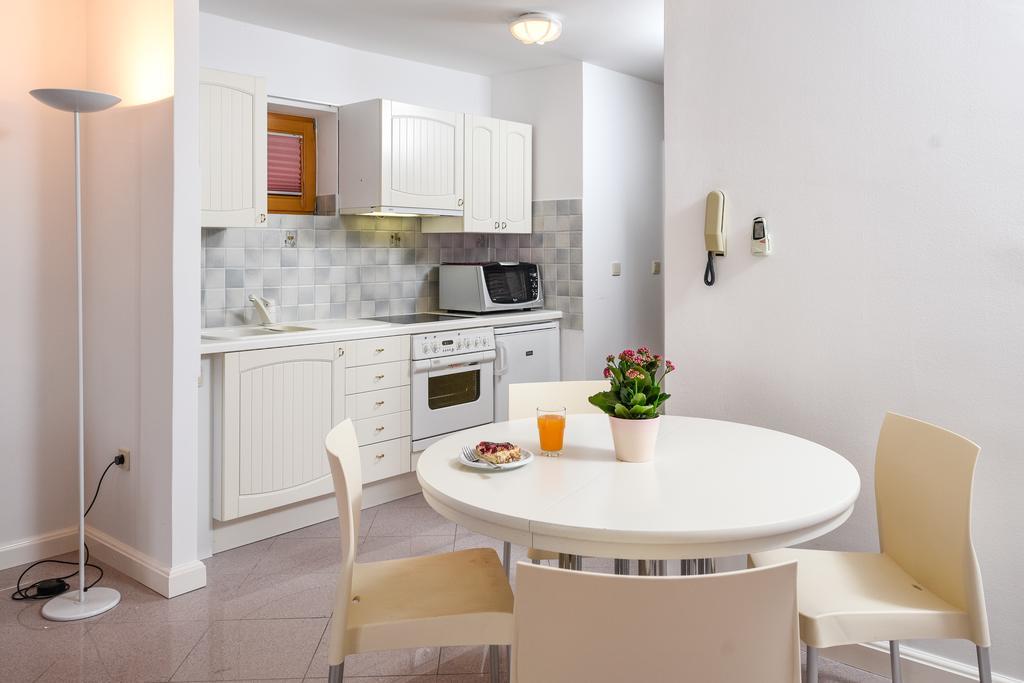 Apartmani Alice Njivice Exterior foto