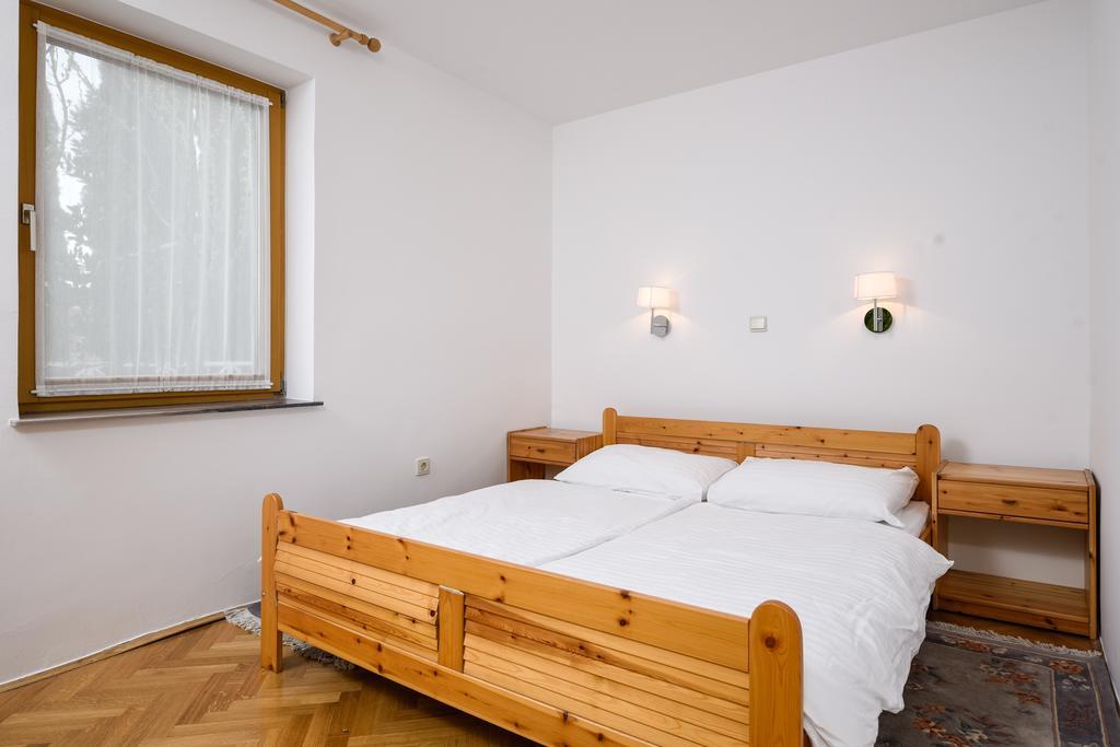 Apartmani Alice Njivice Exterior foto